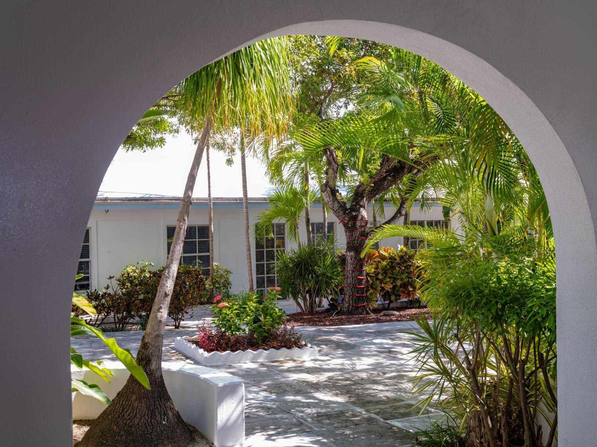 Sun View Villas At Paradise Island Beach Club Creek Village Exterior photo